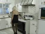 Versaute, alte Schlampe bekommt ihre Möse in der Küche geleckt #21
