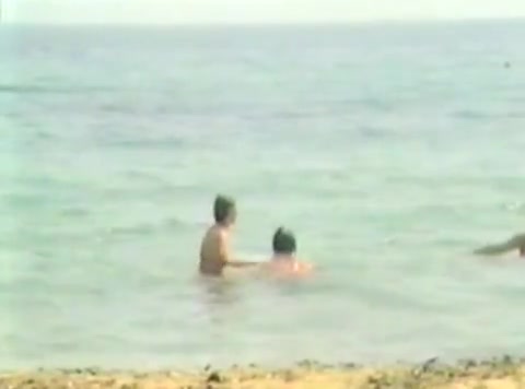 Geile deutsche Luder vergnügen sich mit einem Kerl am Strand von user snahbrandy #3