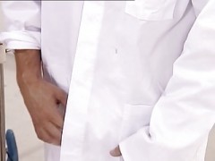 Reife Ladies lassen sich von Dr. Fist die Muschis behandeln #4