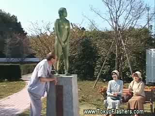 Japanische versaute Schlampe in Statue verwandelt #7