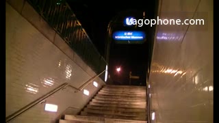 Berlin Besucherin will Sex im U Bahn Eingang #3