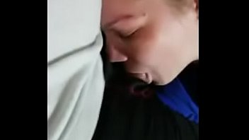 Schlafender Freundin tief in den Hals gefickt