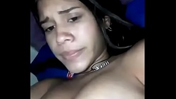 20-jährige Latina zeigt ihre Titten und ihre Möse #4