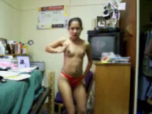 Indische Krankenschwester beim nackten Tanzen und Ficken #1