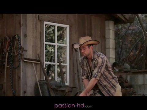 Heisses brünettes Country Girl bekommt es hart besorgt nachdem sie sich um die Pferde gekümmert hat #1
